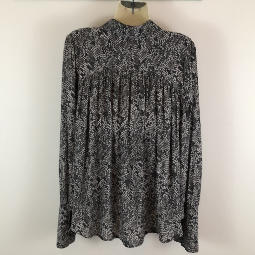 Free People Modern Muse Snakeskin Button Down Peasant Bouse Size Small - Picture 6 of 8